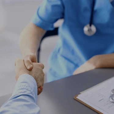 Картинка кейса Секреты успешных клиник: работа с отзывами пациентов